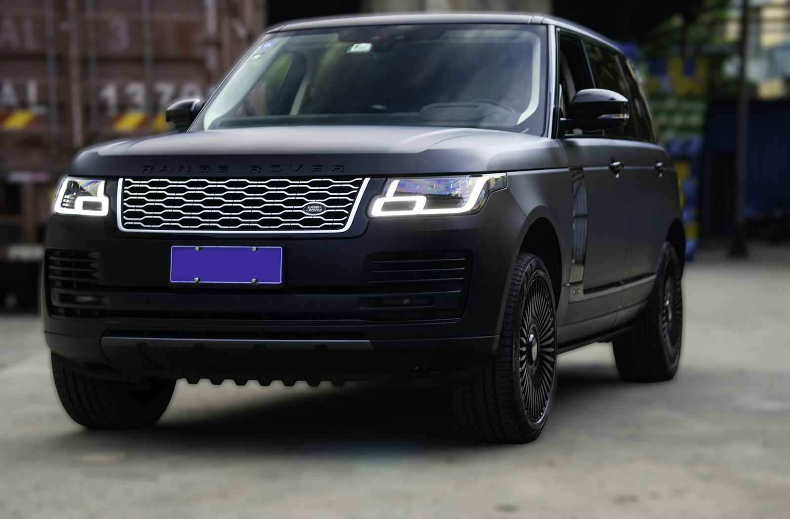 Black Range Rover parked in front of a building